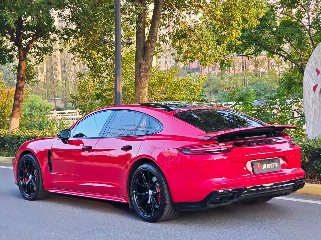 PORSCHE PANAMERA