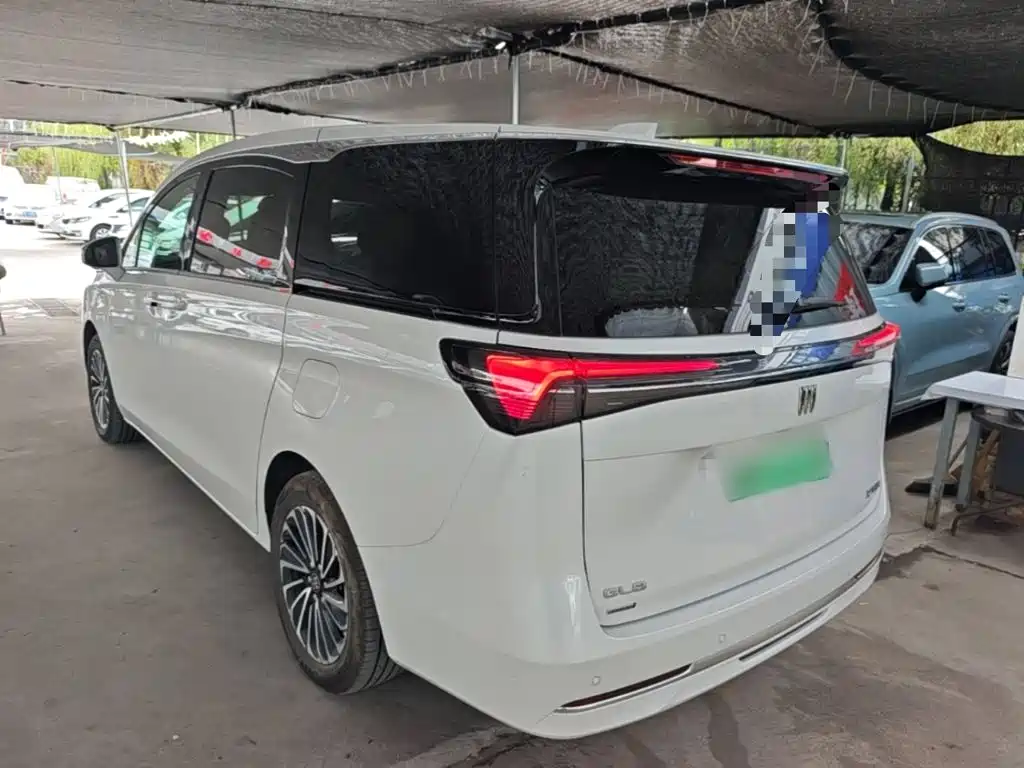 Buick GL8 Hybrid — миниатюра 5