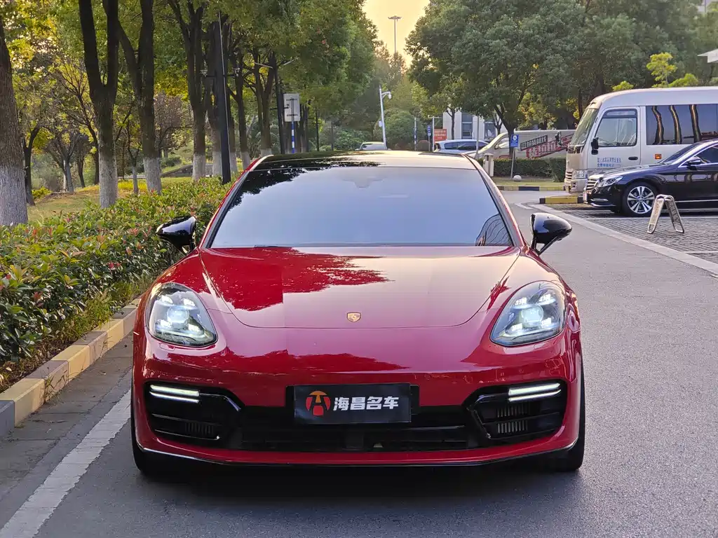 PORSCHE PANAMERA