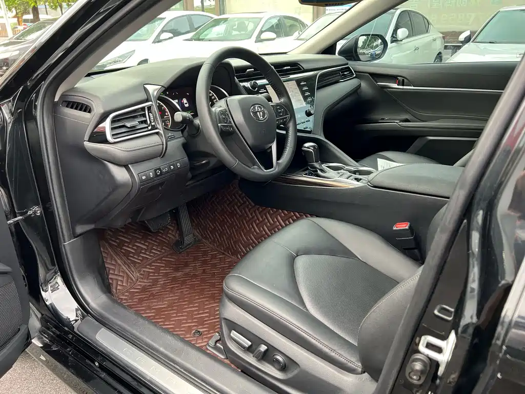 Toyota Camry 2018 2.5G Luxury