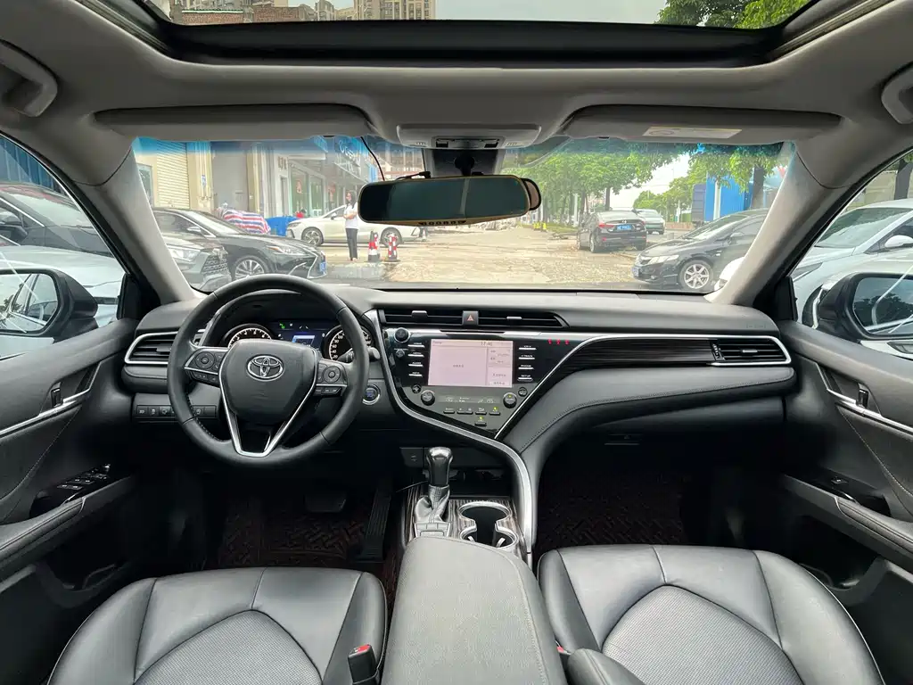 Toyota Camry 2018 2.5G Luxury