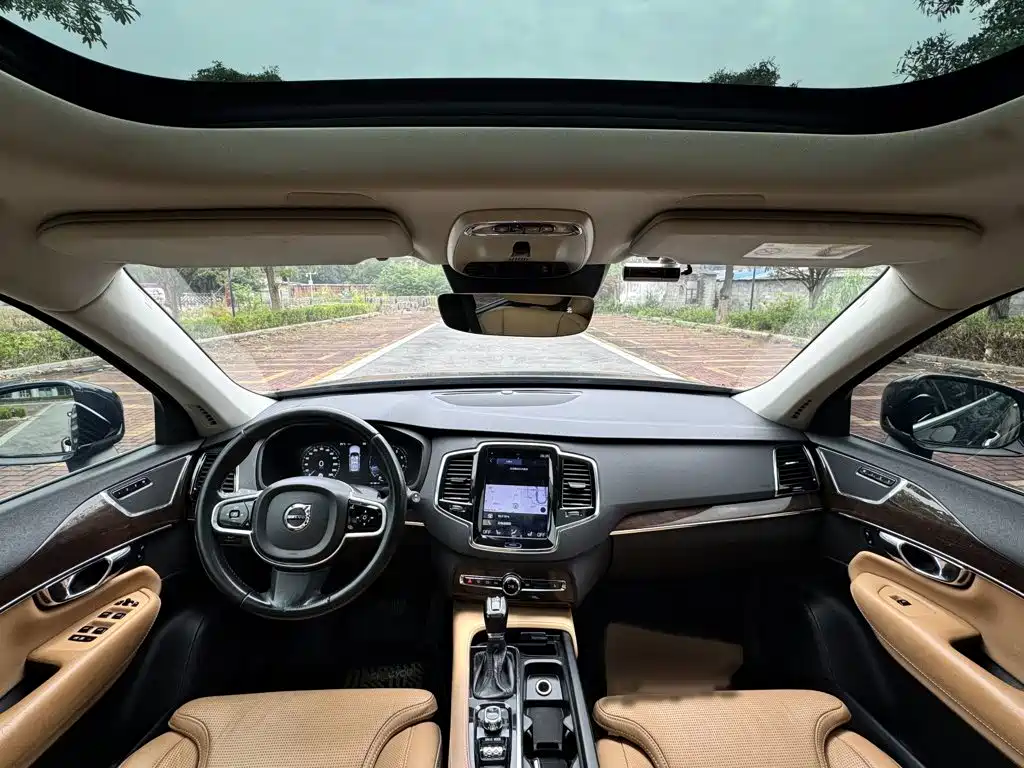 Volvo XC90 — миниатюра 8