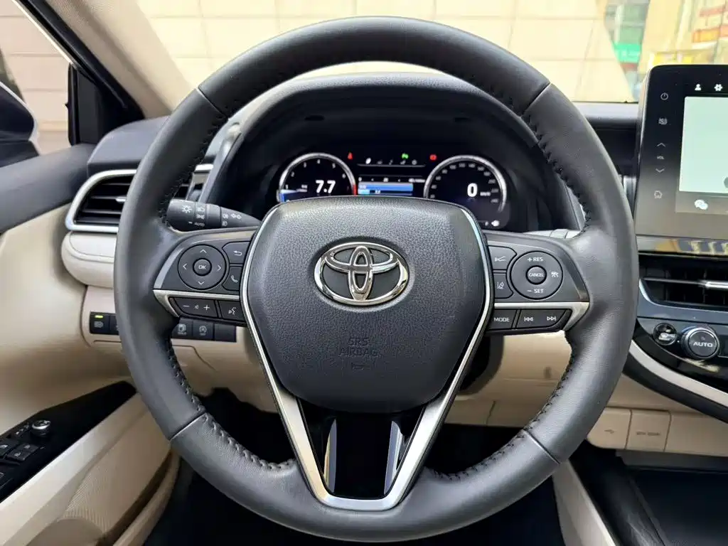 Toyota Camry — миниатюра 18