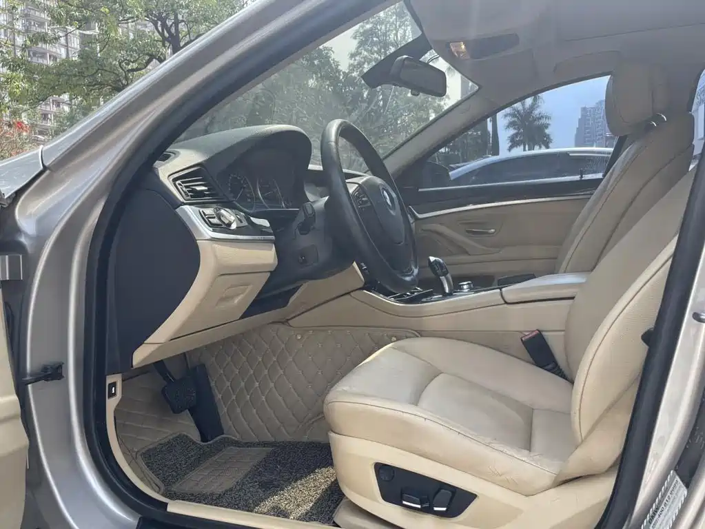 BMW 5 Series — миниатюра 4