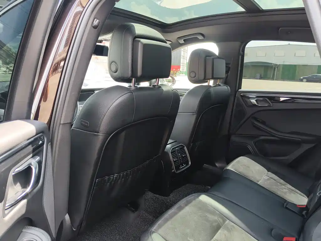 Porsche Macan — миниатюра 10