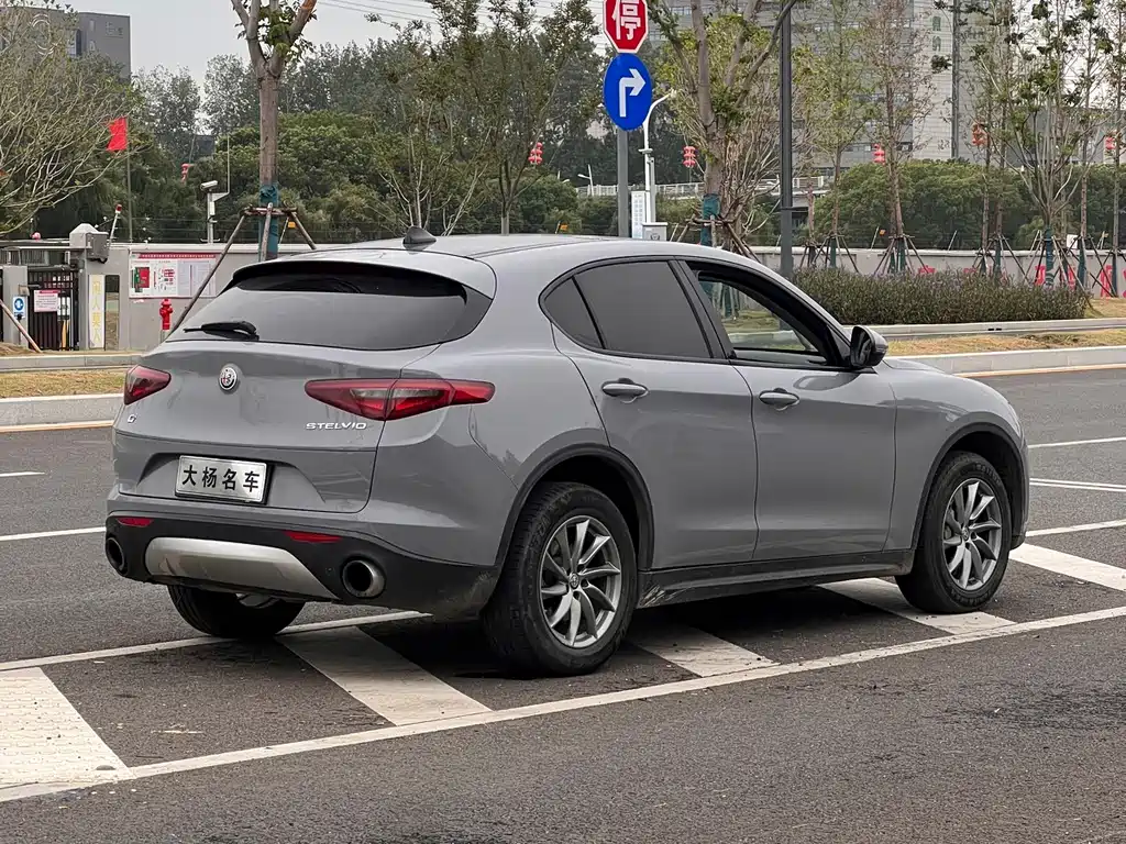 Alfa Romeo Stelvio — миниатюра 8