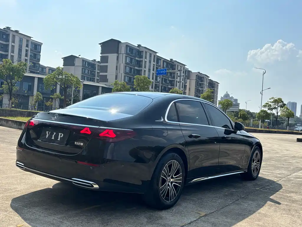 Mercedes-Benz E-Class — миниатюра 7