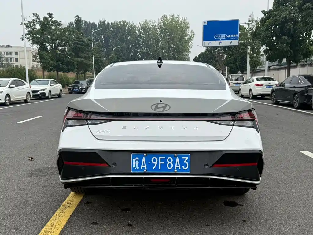 Hyundai Elantra — миниатюра 14