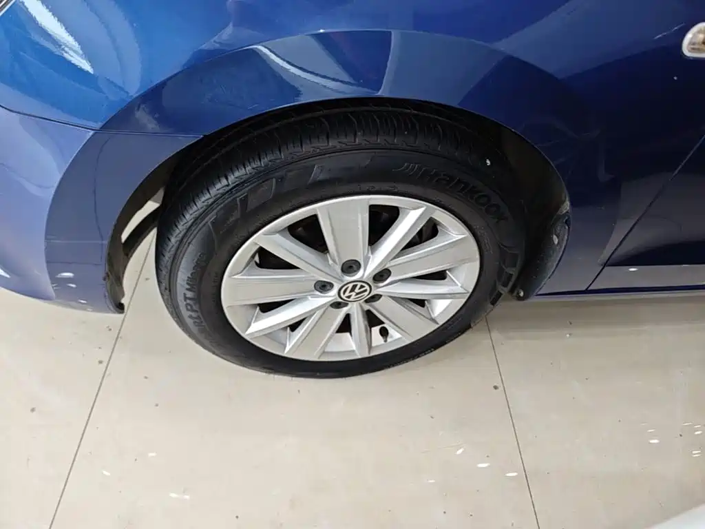 Volkswagen Jetta — миниатюра 23