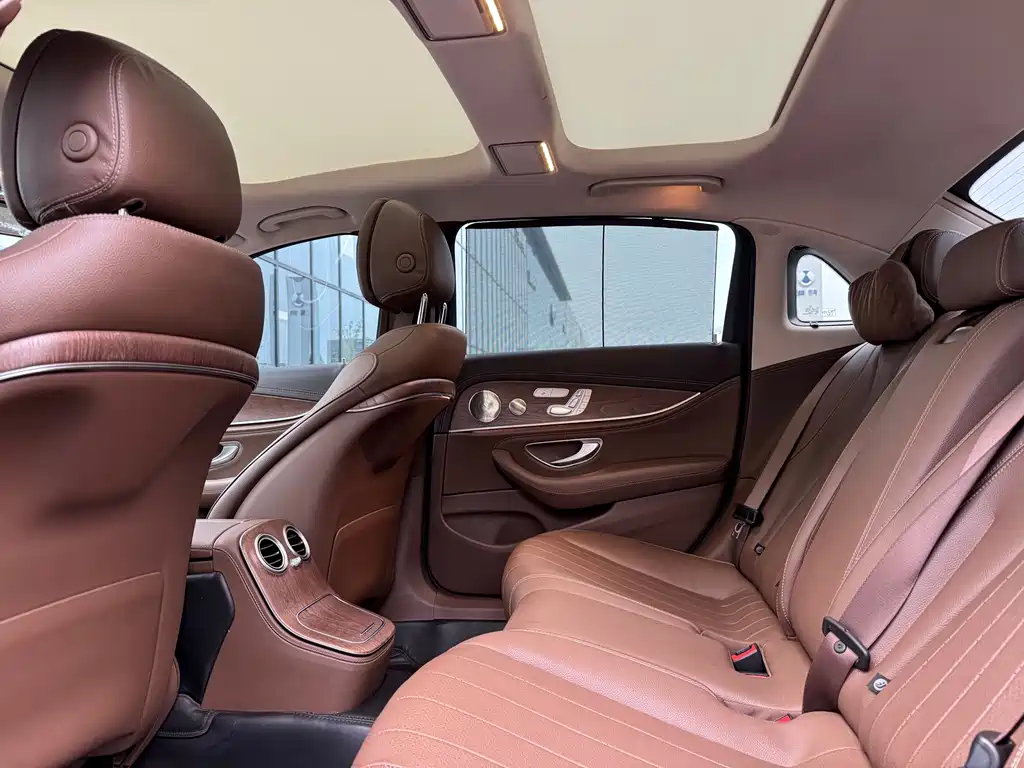 Mercedes-Benz E-Class — миниатюра 7