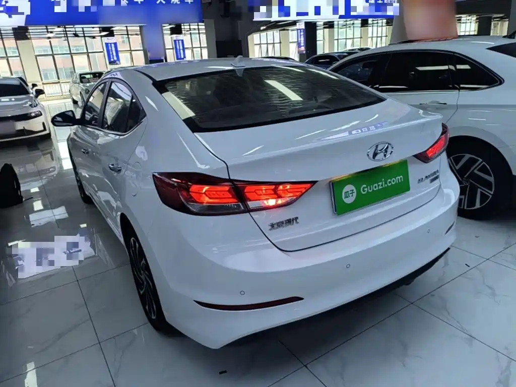 Hyundai Elantra — миниатюра 5