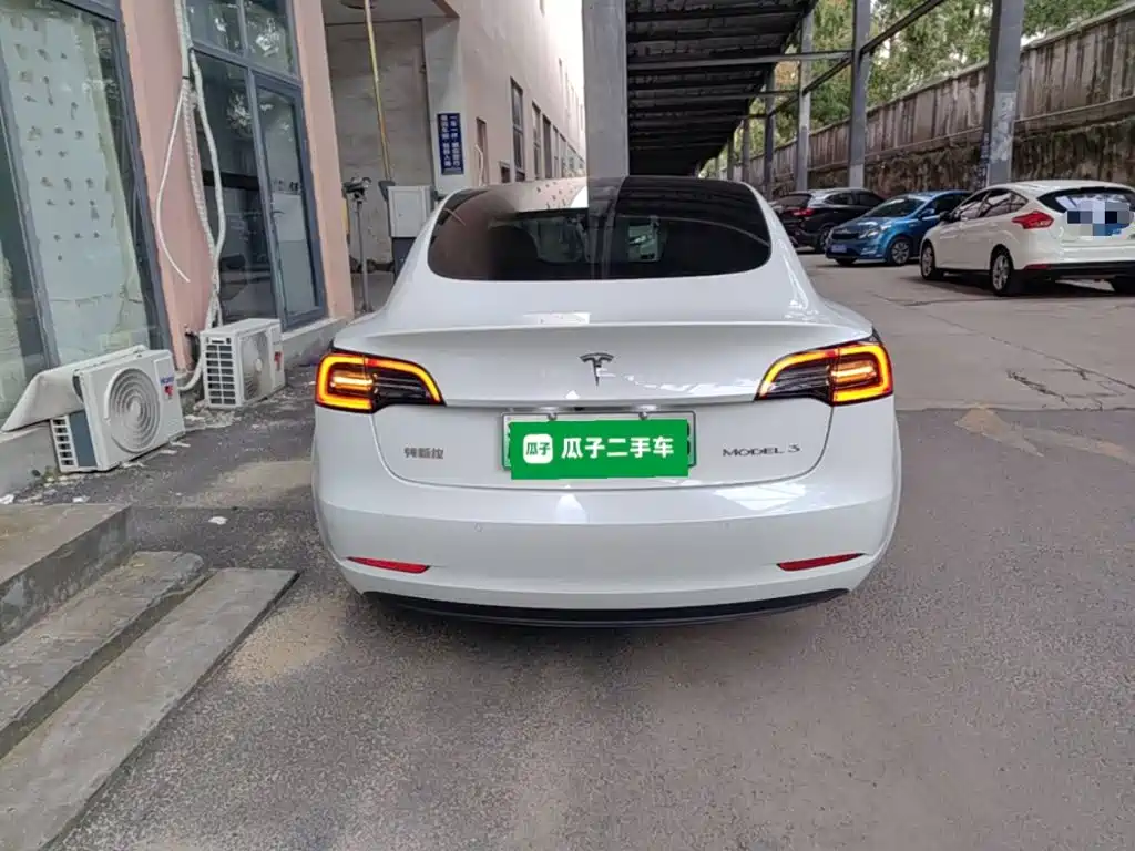 Tesla Model 3 — миниатюра 6