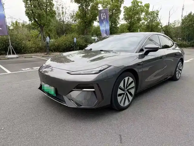 2025 Geely Galaxy E8