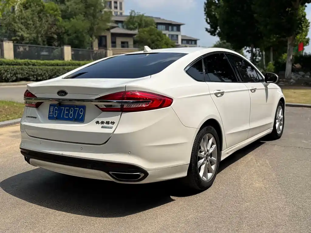 Ford Mondeo — миниатюра 9
