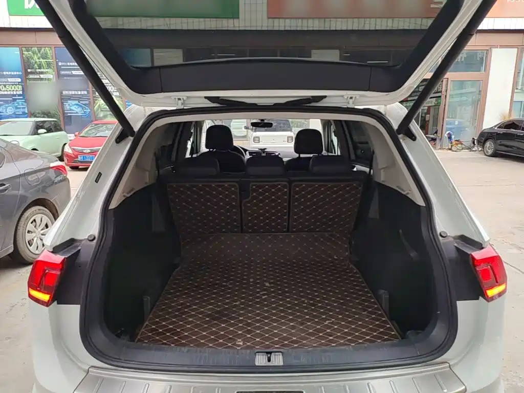 Volkswagen Tiguan L — миниатюра 19