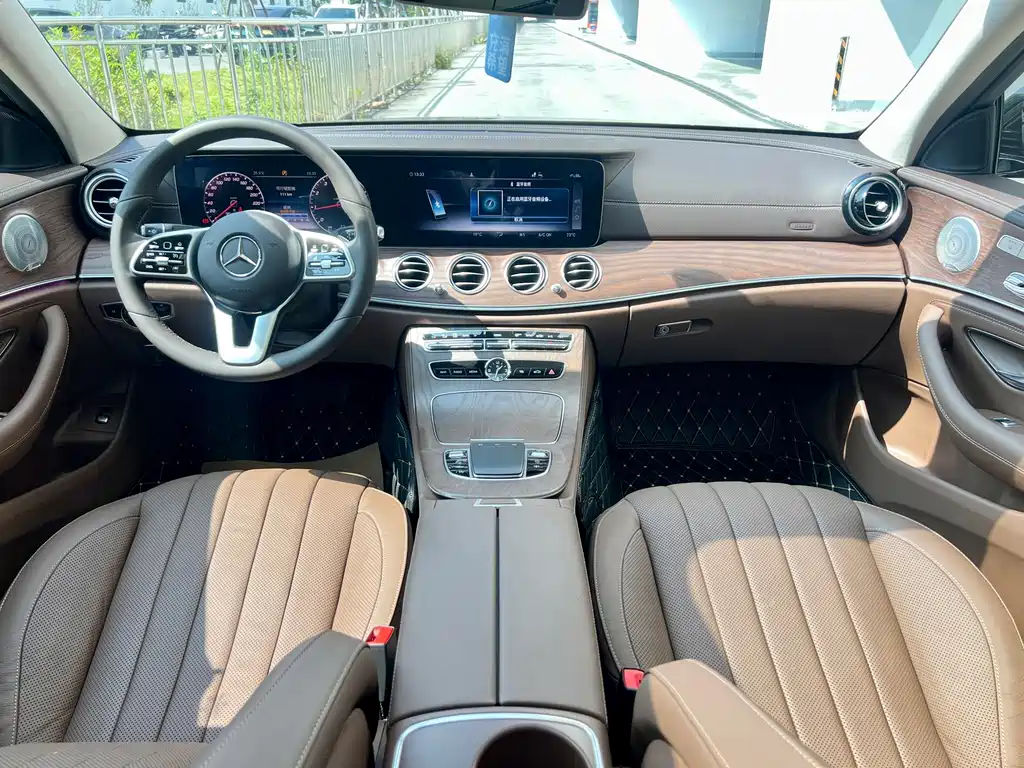 Mercedes-Benz E-Class — миниатюра 8