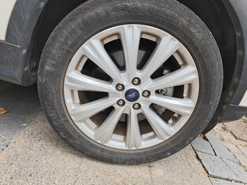 Ford Kuga — миниатюра 24
