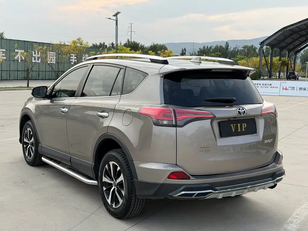 Toyota RAV4 — миниатюра 19
