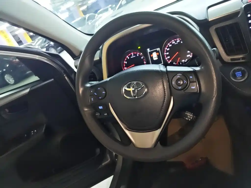 Toyota RAV4 — миниатюра 11
