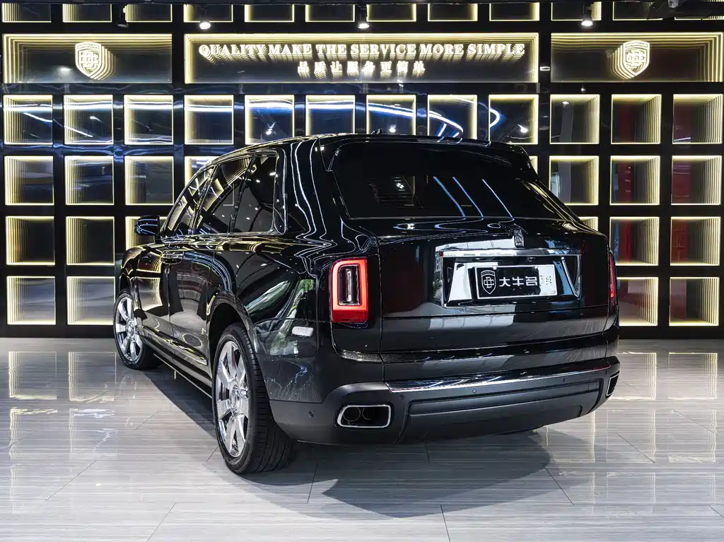 Rolls-Royce Cullinan 2018 мест