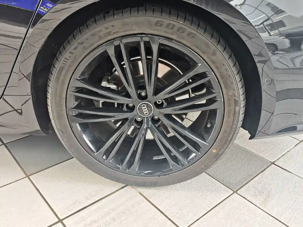 Audi A7L — миниатюра 8
