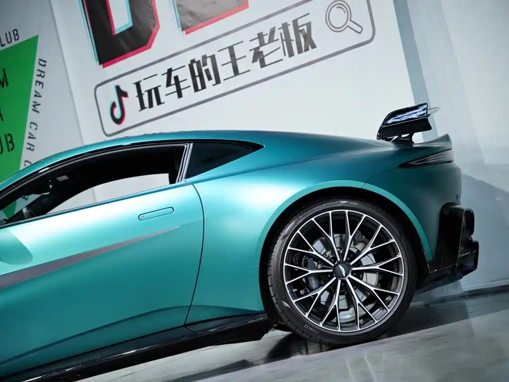 Aston Martin V8 Vantage — миниатюра 7