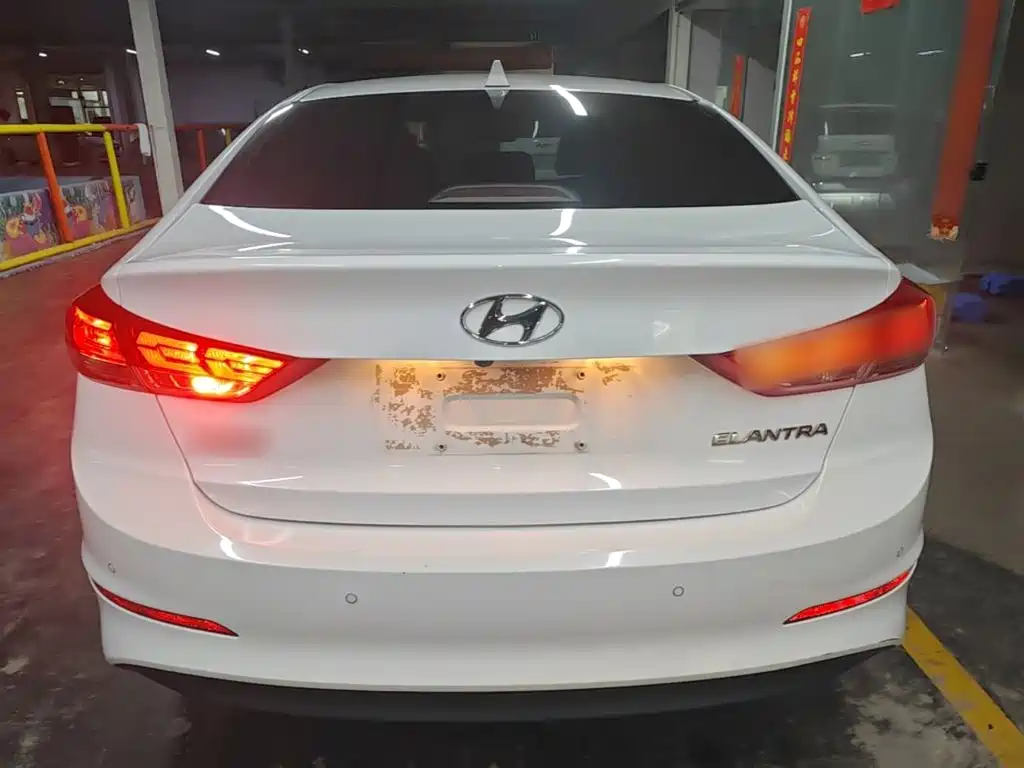 Hyundai Elantra — миниатюра 6
