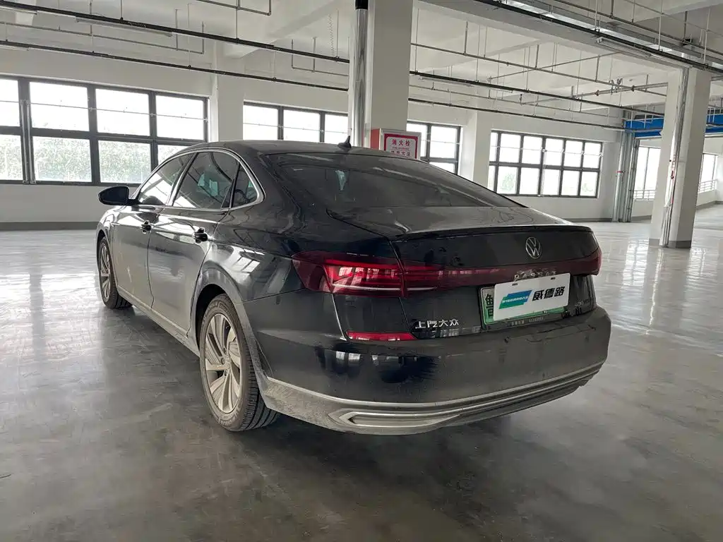 Volkswagen Passat PHEV — миниатюра 4