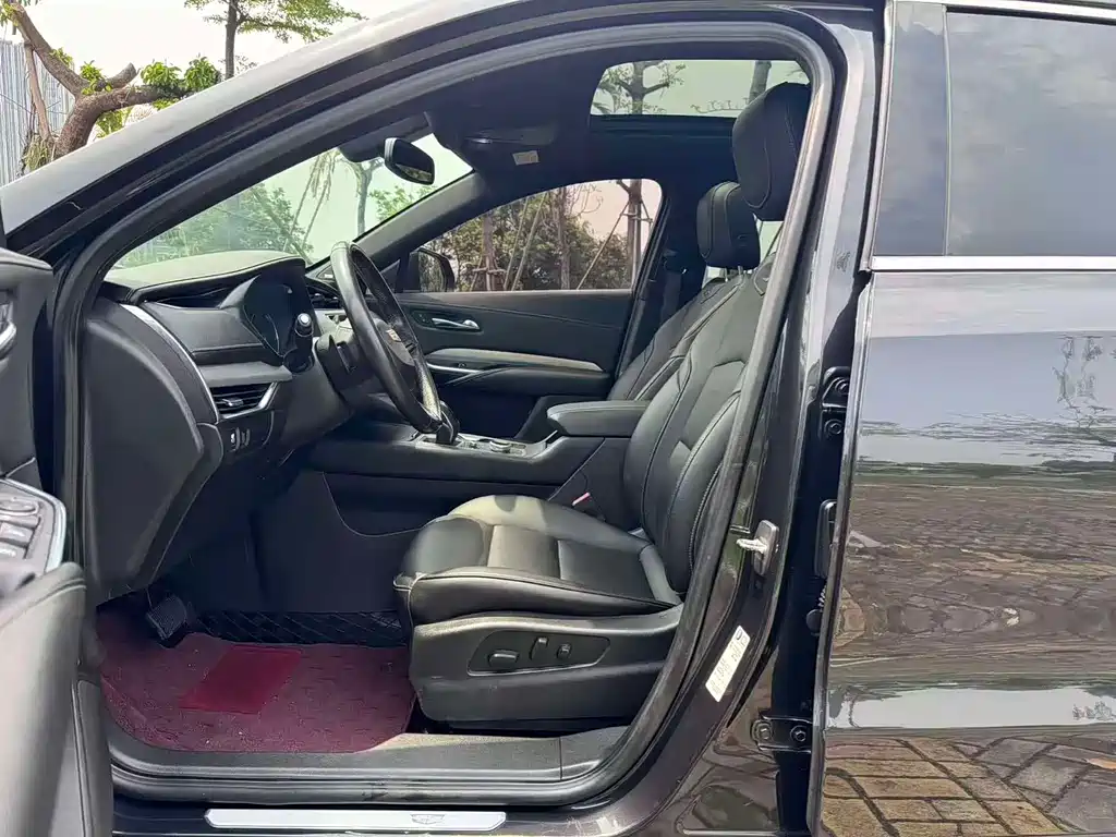Cadillac XT4 — миниатюра 8