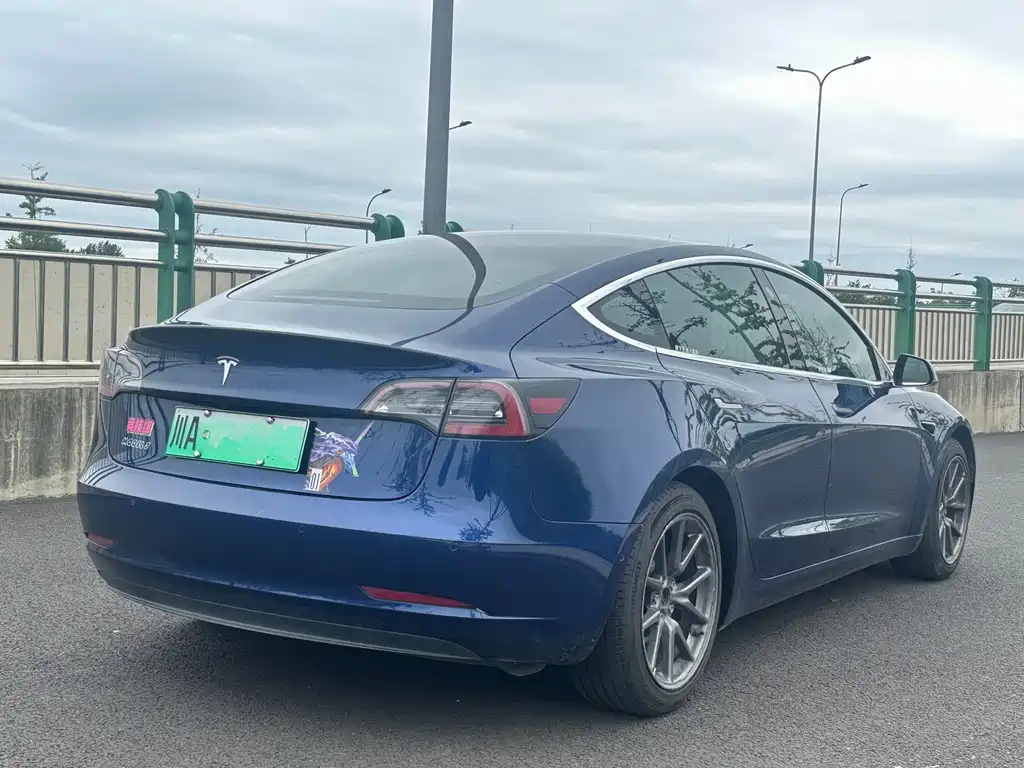 Tesla Model 3 — миниатюра 5