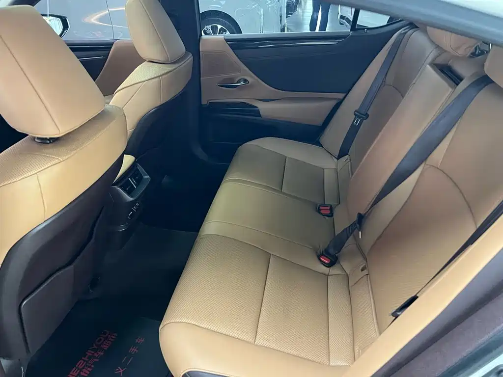 Lexus ES — миниатюра 10