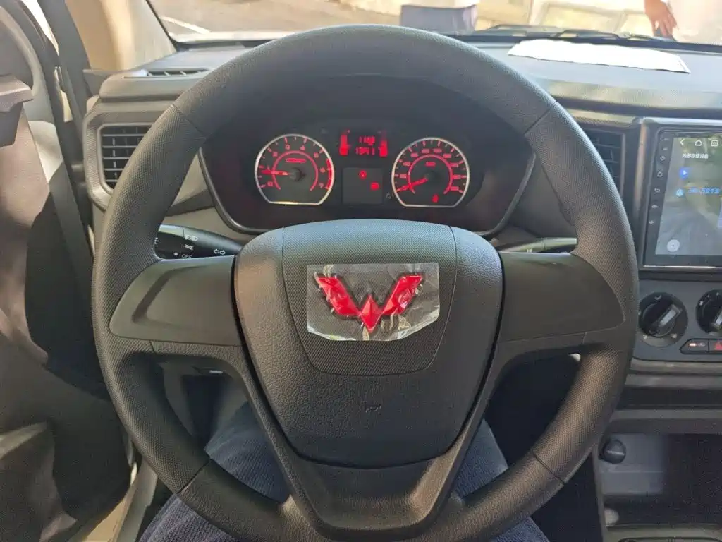 Wuling Hongguang V — миниатюра 6