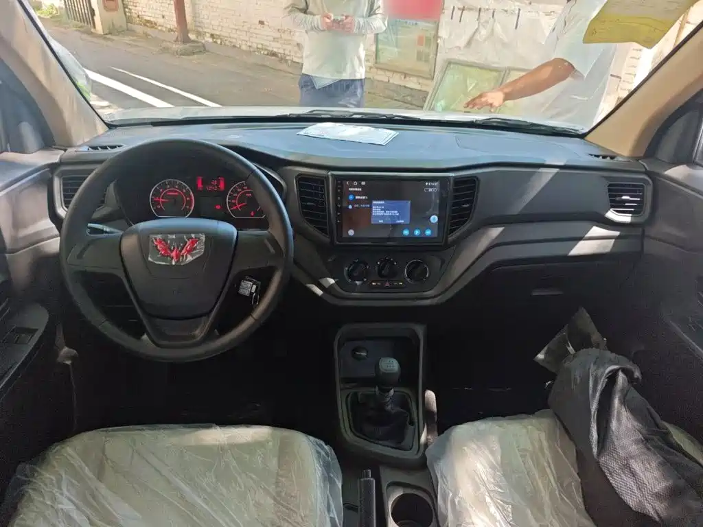 Wuling Hongguang V — миниатюра 5