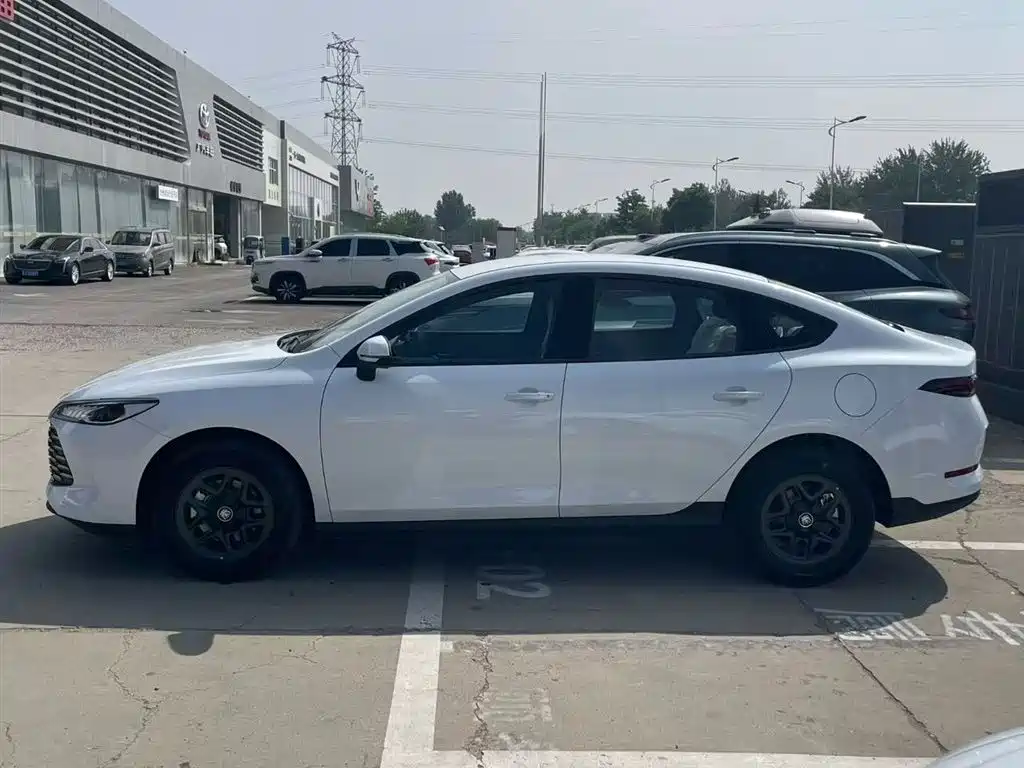 BYD Qin Plus PLUS 2025 DM-i Smart Drive 128KM