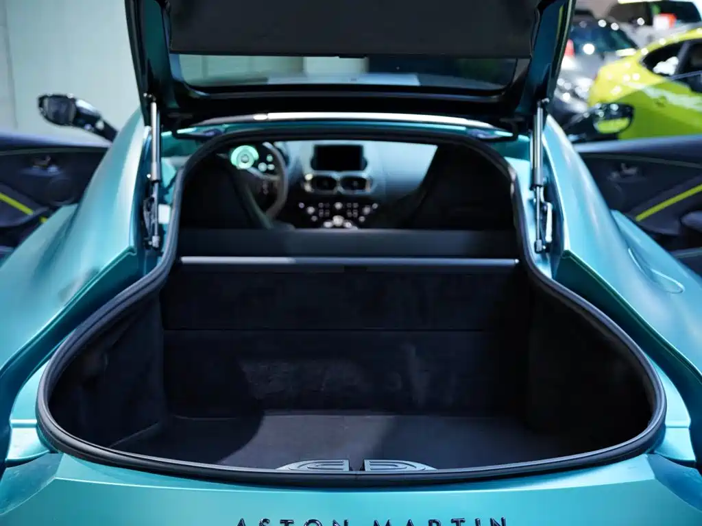 Aston Martin V8 Vantage — миниатюра 23