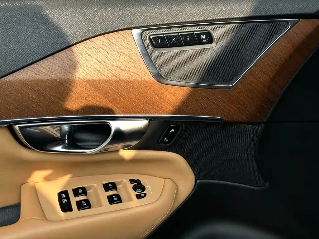 Volvo XC90 — миниатюра 6