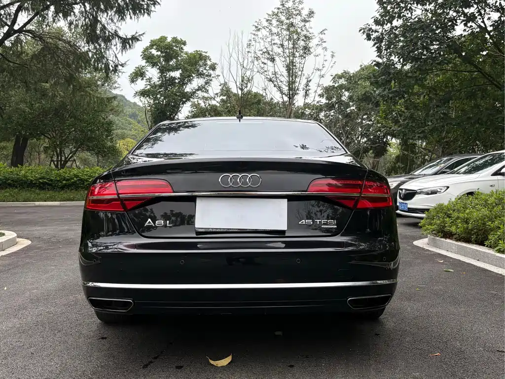 Audi A8 — миниатюра 5