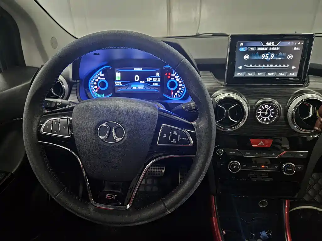 BAIC New Energy EX — миниатюра 11