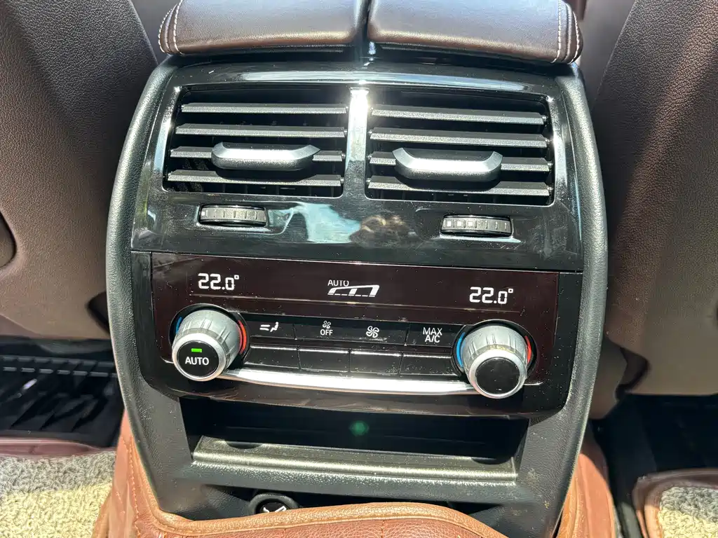BMW 5 Series New Energy — миниатюра 9