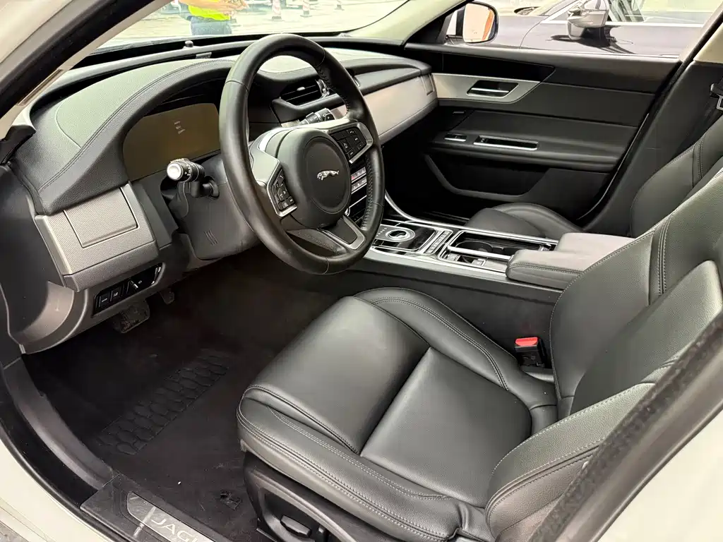 Jaguar XFL — миниатюра 14