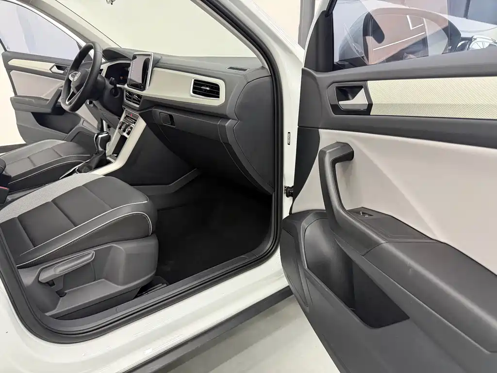 Volkswagen T-Roc — миниатюра 16