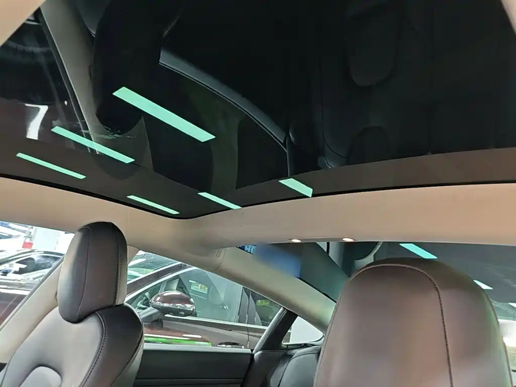 Tesla Model 3 — миниатюра 18