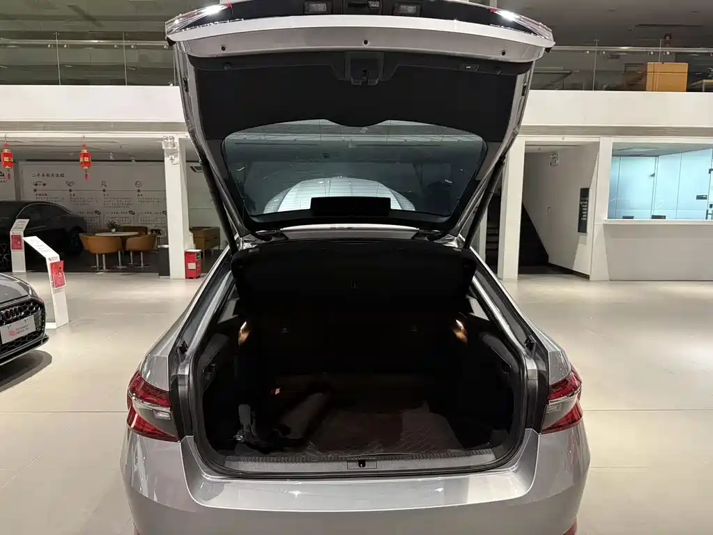 Skoda Superb — миниатюра 21
