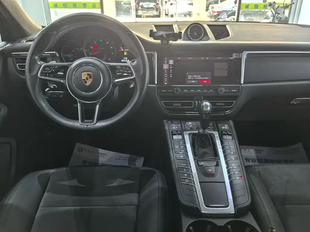 Porsche Macan — миниатюра 11