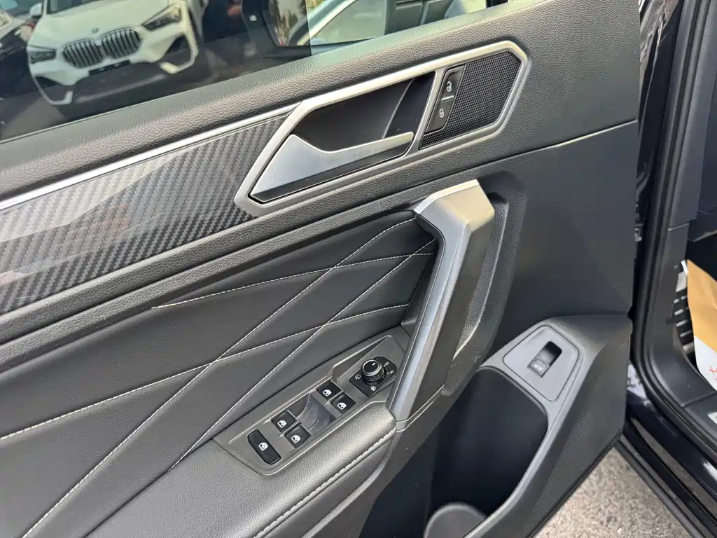 Volkswagen Tiguan L — миниатюра 3