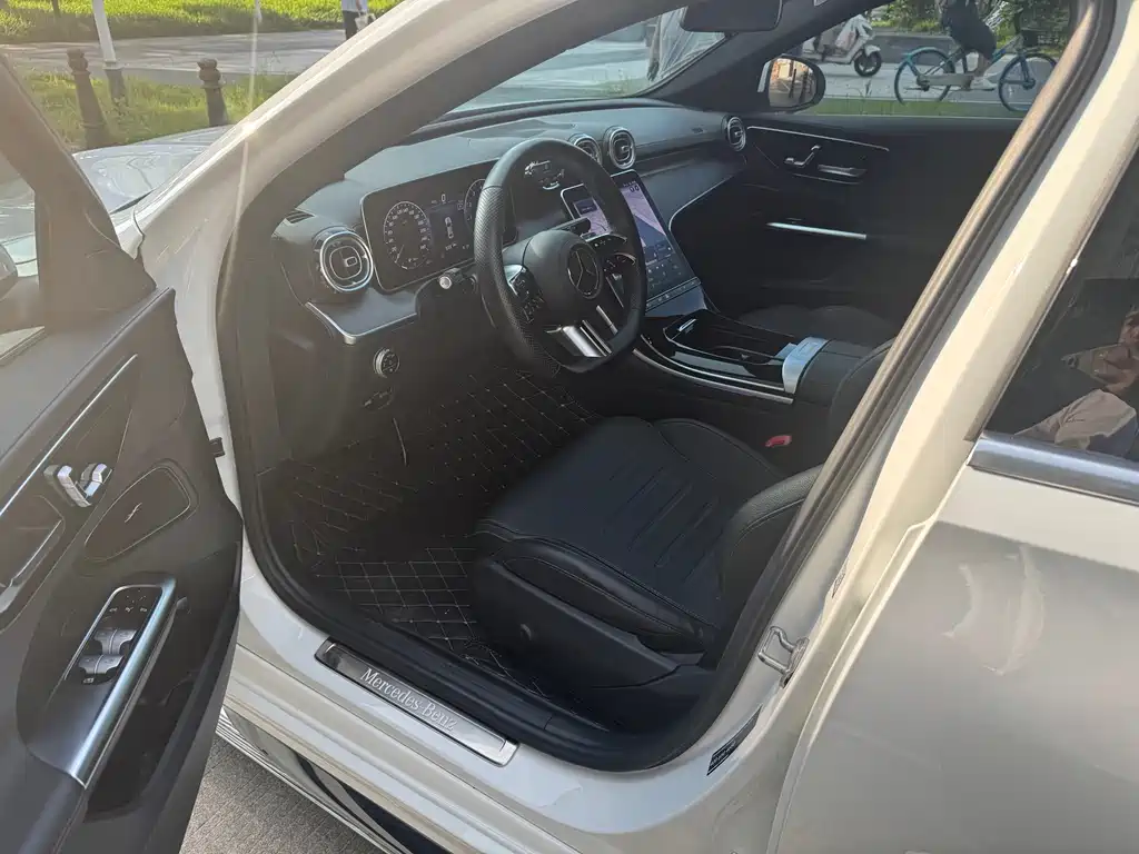 Mercedes-Benz C-Class — миниатюра 13