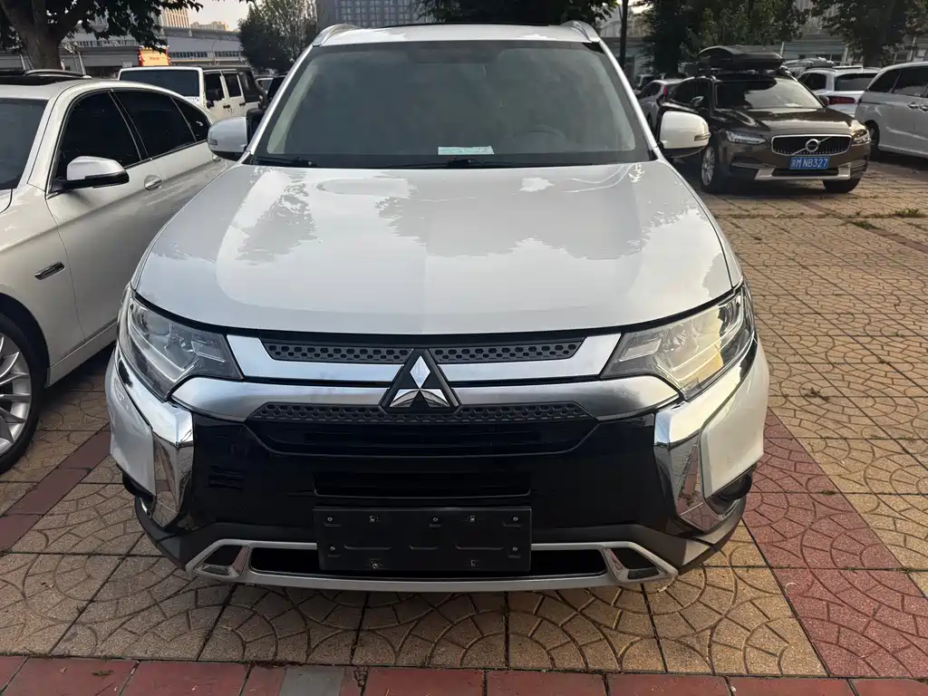 Mitsubishi Outlander — миниатюра 2