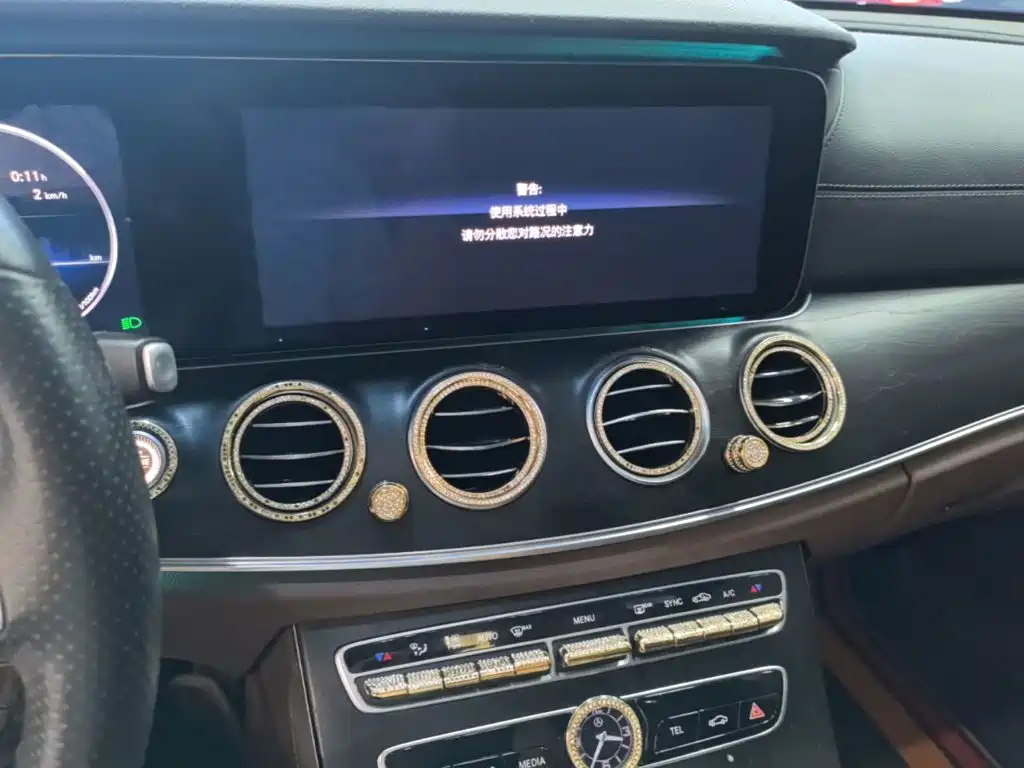 Mercedes-Benz E-Class — миниатюра 13