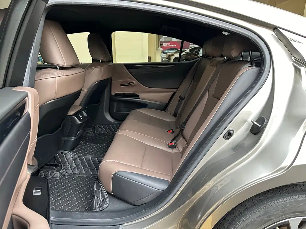 Lexus ES — миниатюра 15