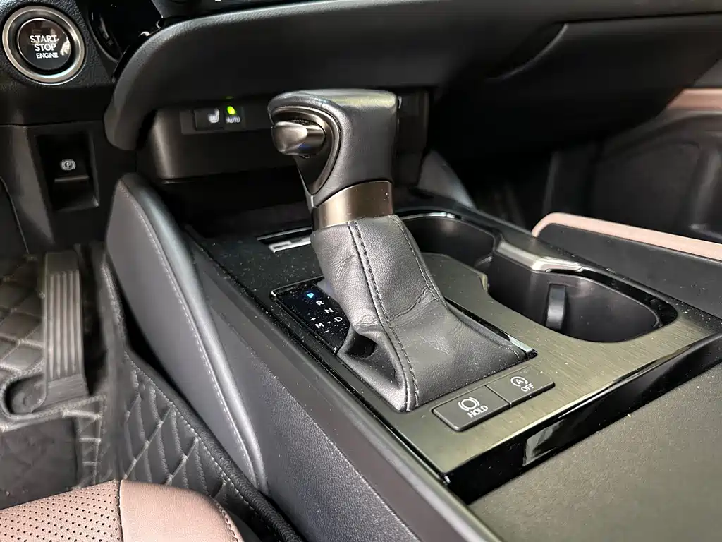 Lexus ES — миниатюра 11